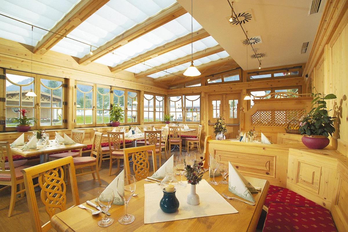 Hotel Hubertus Mit Erlebnislandgasthof Reitherwirt Кицбюэль Экстерьер фото
