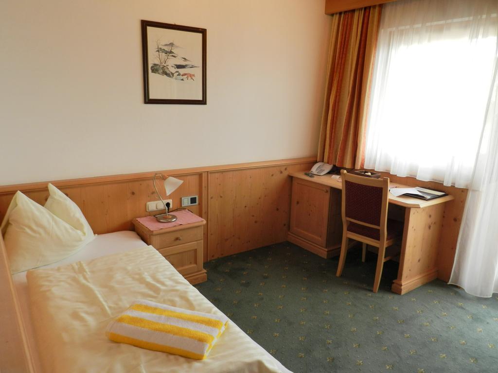 Hotel Hubertus Mit Erlebnislandgasthof Reitherwirt Кицбюэль Номер фото
