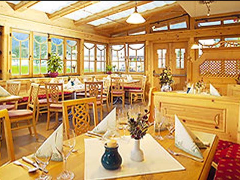 Hotel Hubertus Mit Erlebnislandgasthof Reitherwirt Кицбюэль Экстерьер фото