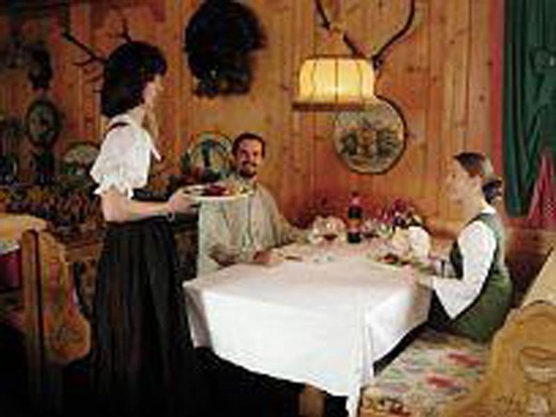 Hotel Hubertus Mit Erlebnislandgasthof Reitherwirt Кицбюэль Экстерьер фото